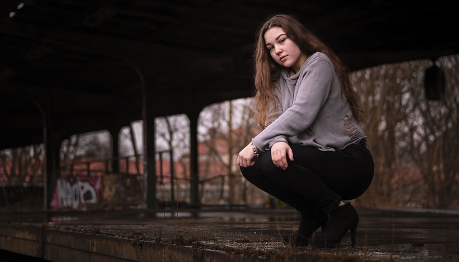 Isabelle am Bahnsteig | TfP-Shooting am S-Bhf Siemensstadt | Peter R. Stuhlmann Fotografie
