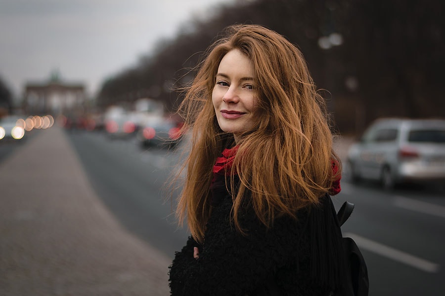 Karina auf der Straße des 17. Juni | Shooting mit Peter R. Stuhlmann Fotografie